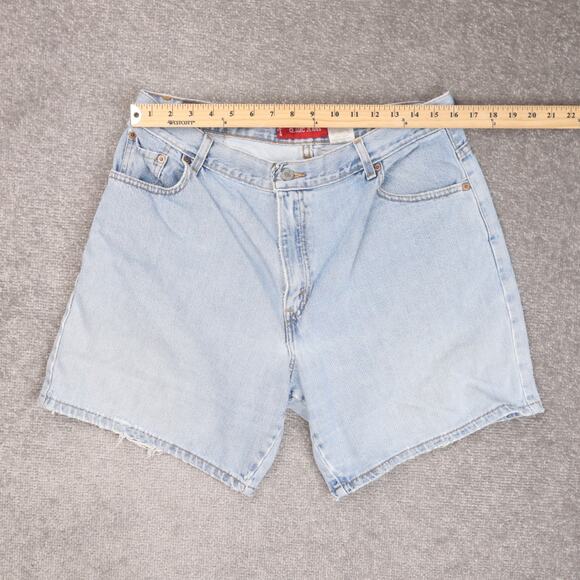 VTG Levis Classic Fit Size 16 Light Wash Denim Blue Jean Shorts - Picture 3 of 13